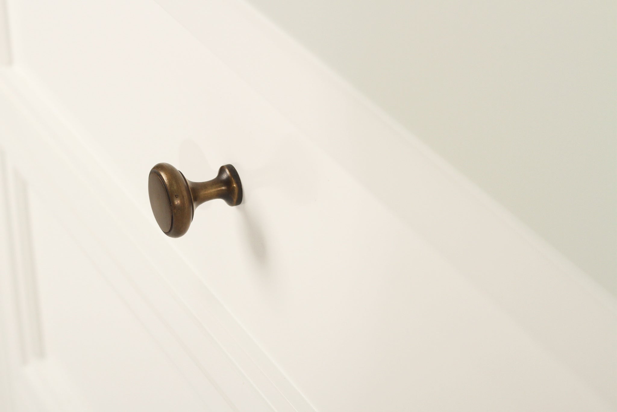 Whitsunday 3 Drawer Bedside Table in white gloss finish with fluted legs, coastal bedroom furniture delivered fully assembled. Drawer close up.