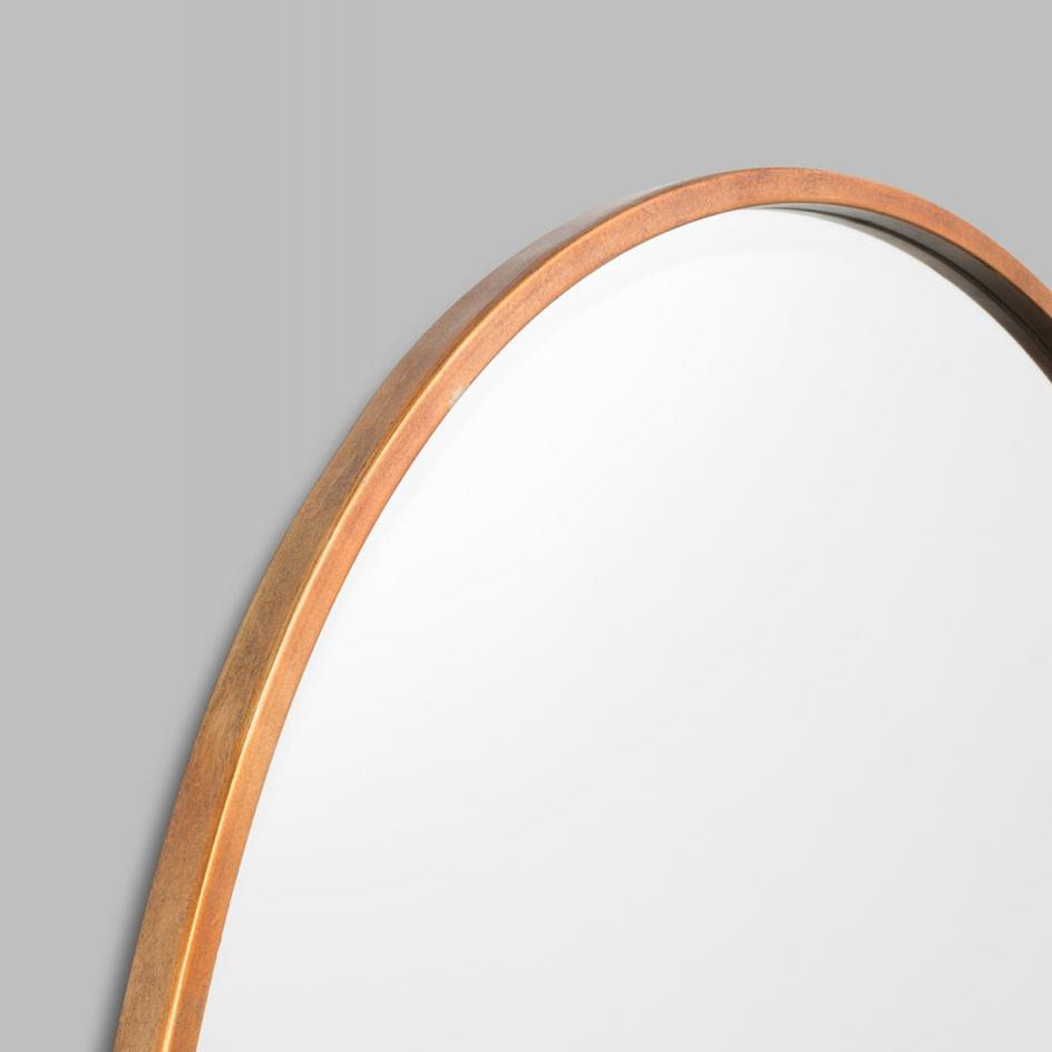 Arthur Copper Mirror – round wall mirror with minimalist copper-look metal frame, handcrafted for a unique, contemporary design - detail of frame