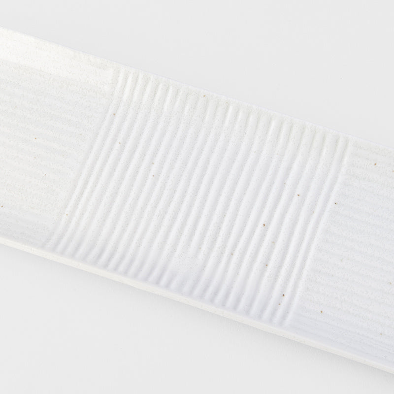 Close-up of white glazed Minoyaki porcelain sashimi plate showing texture and finish 1