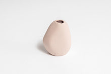 Load image into Gallery viewer, Pebble daisy vase in pink, Magnolia Lane home decor