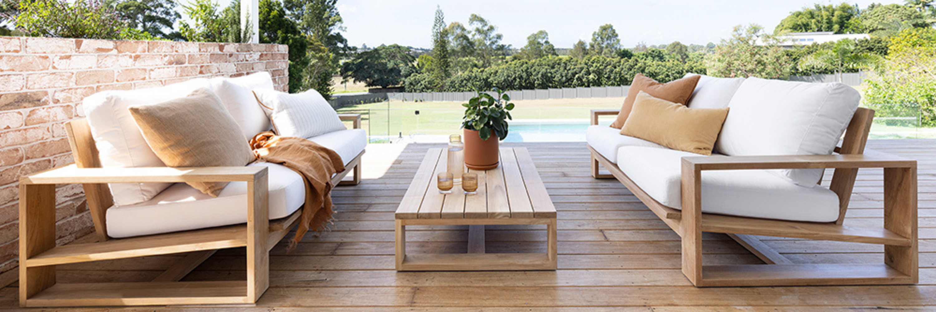 Beautiful modern outdoor sofa suite to enjoy the outdoors in style while relaxing and entertaining with friends and family.  Magnolia Lane