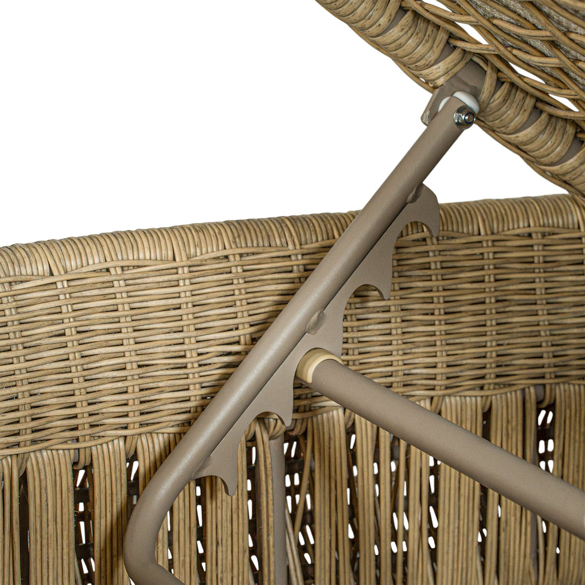 Satori outdoor sun lounger, close-up of the aluminium backrest adjustment mechanism
