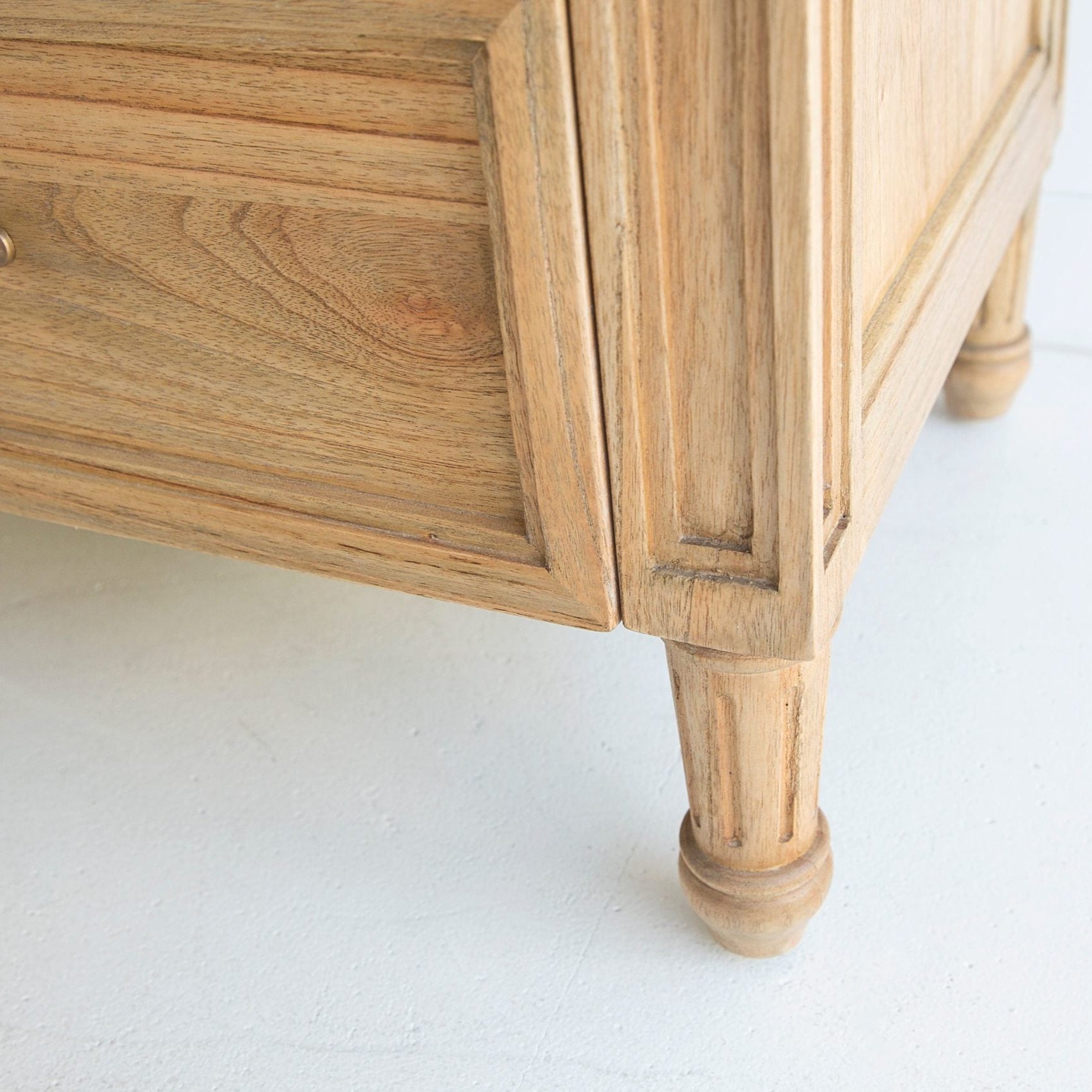 Whitsunday 5 drawer dresser in white cedar with weathered oak finish - leg view