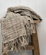 Load image into Gallery viewer, Clover hand loomed linen throw, Magnolia Lane textiles