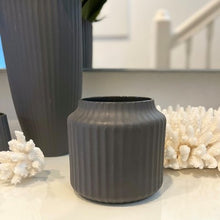 Load image into Gallery viewer, Flax Amity Pot in charcoal, Magnolia Lane ceramic pots