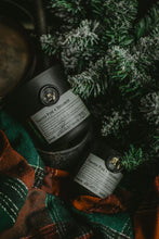 Load image into Gallery viewer, Frosted Pine and Spearmint 400g candle, Magnolia Lane artisan candles Christmas edition