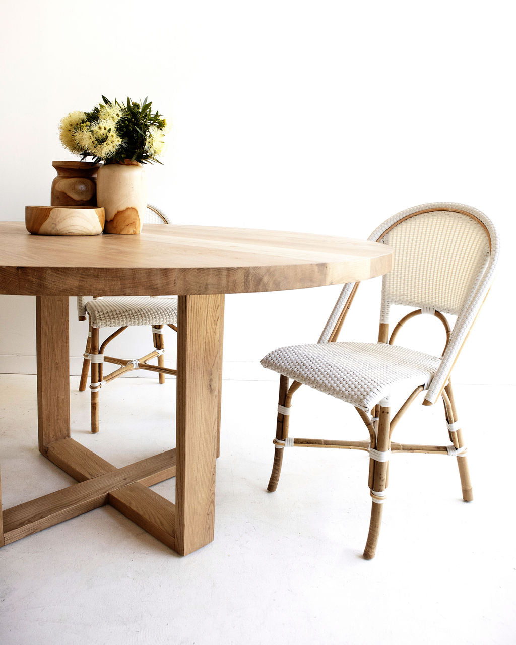Byron Round Dining Table - Magnolia Lane