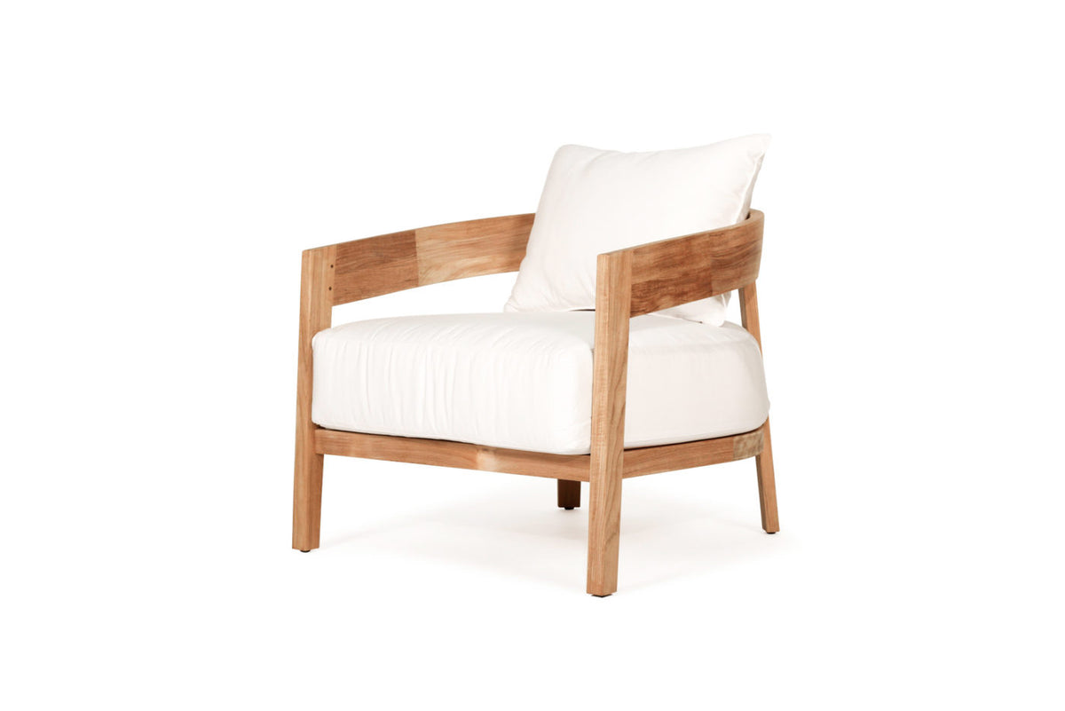 Noosa Outdoor Single Seater, front angle view.